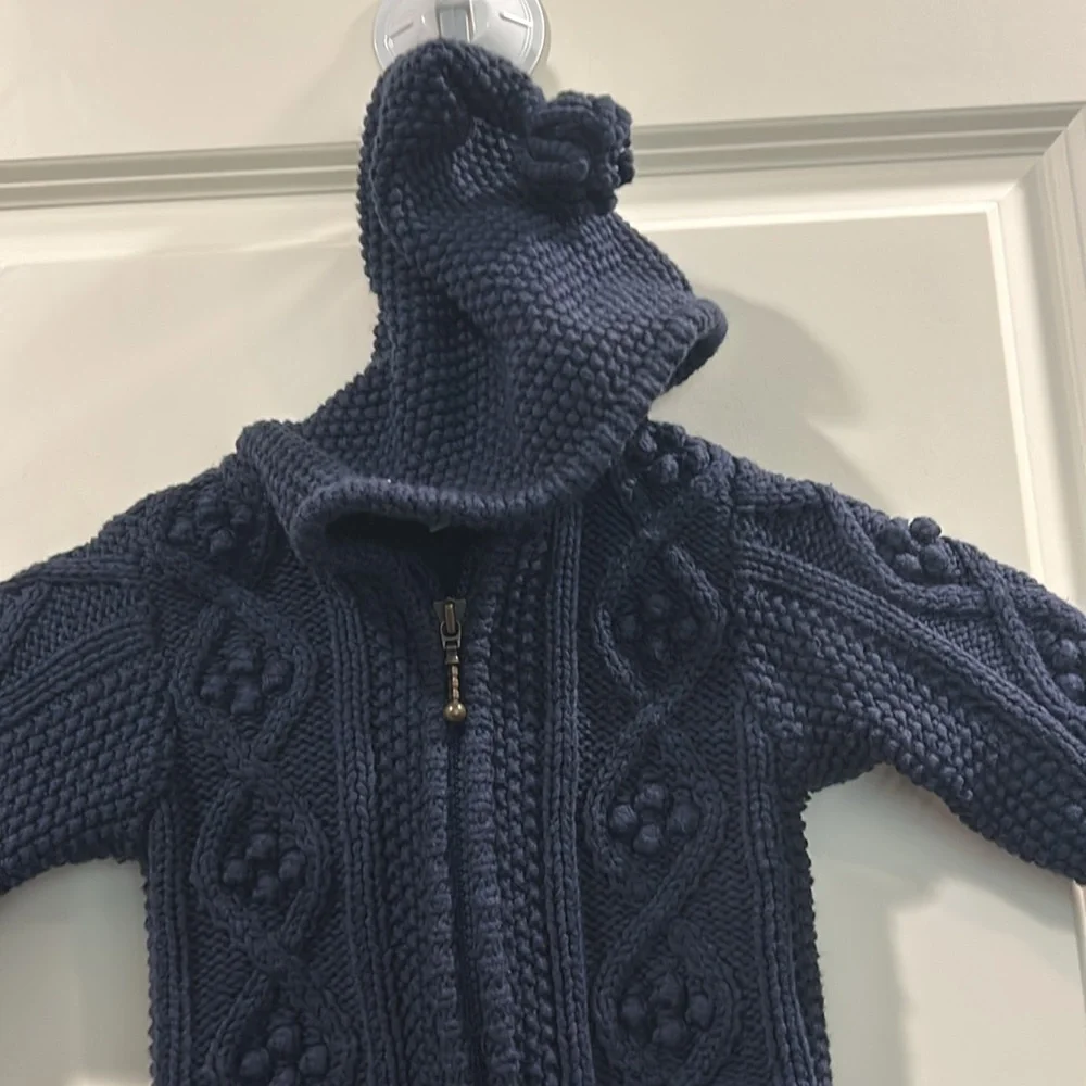 𝅺Old Navy Knitted ZipUp Hooded sweater jacket w/lovely knit patterns size 3-6M